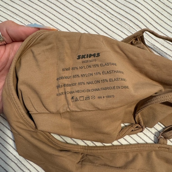 SKIMS Fits Everybody Black Lounge Bra - Picture 3 of 3